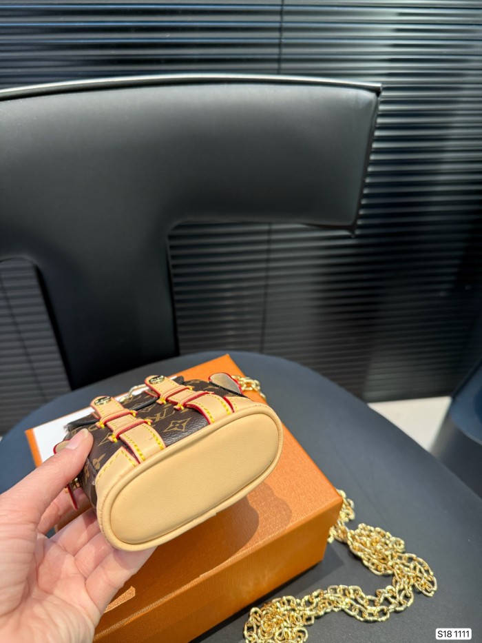 LV Keychains 014 DB551