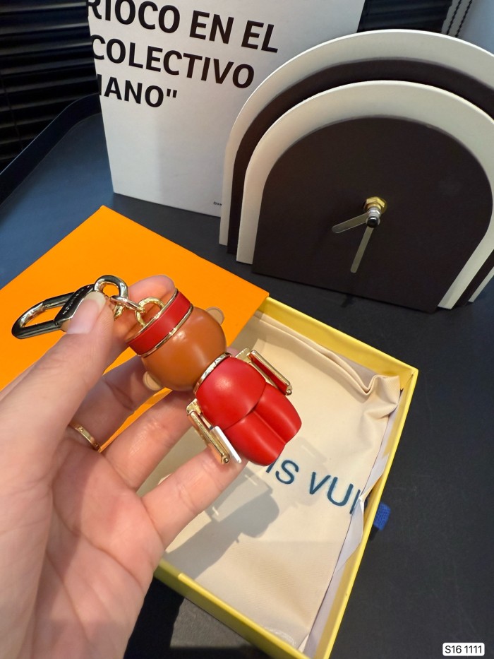 LV Keychains 013 DB541