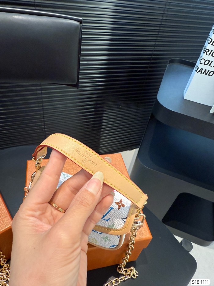 LV Keychains 015 DB551