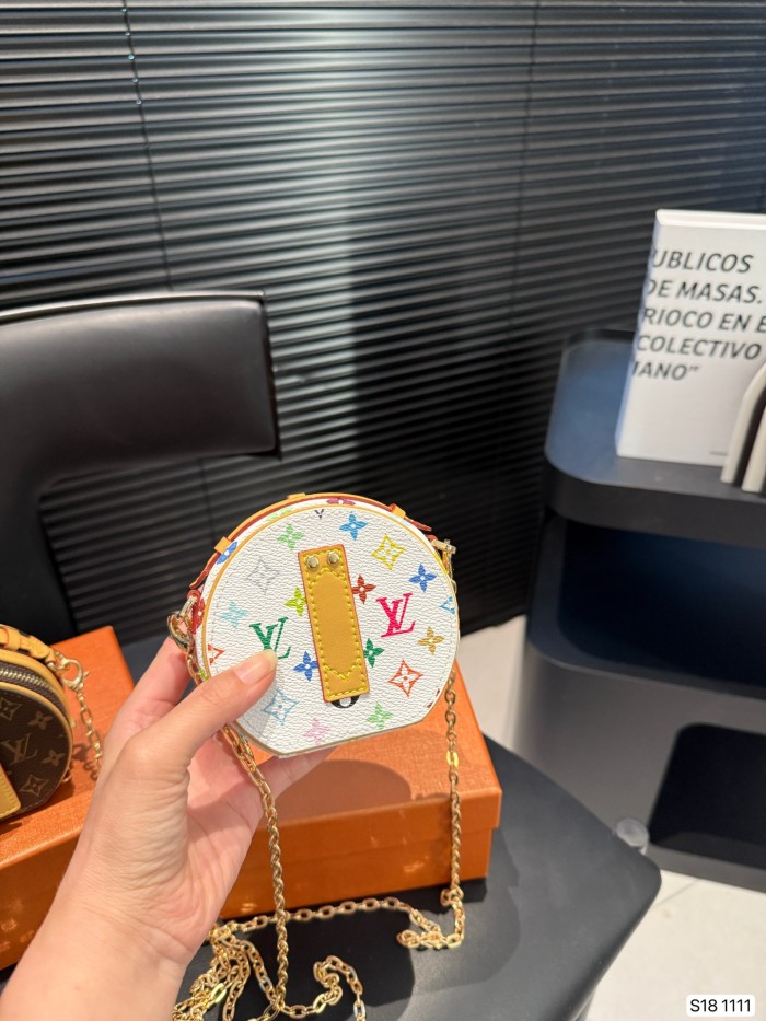 LV Keychains 016 DB551