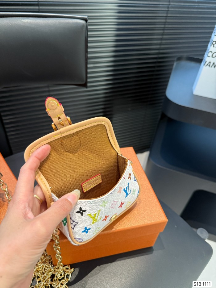 LV Keychains 015 DB551