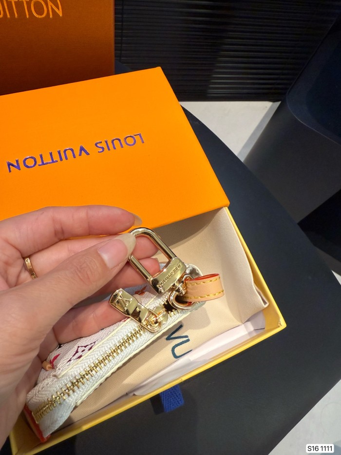 LV Keychains 017 DB541