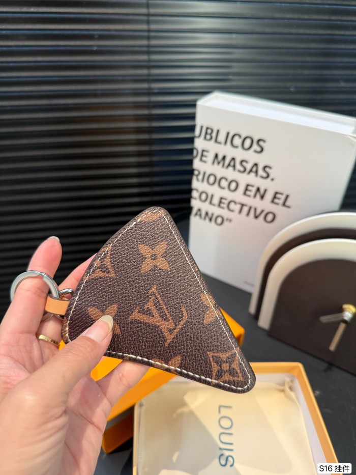 LV Keychains 011 DB541