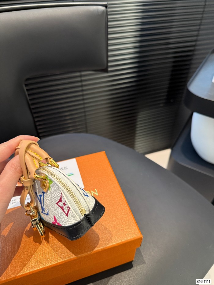 LV Keychains 001 DB541