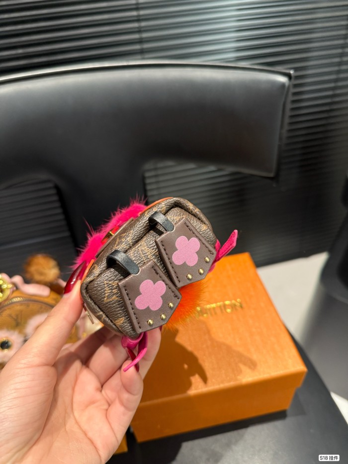 LV Keychains 007 DB551