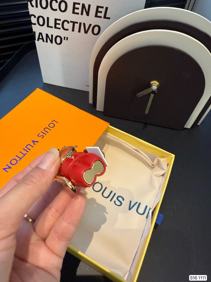 LV Keychains 013 DB541