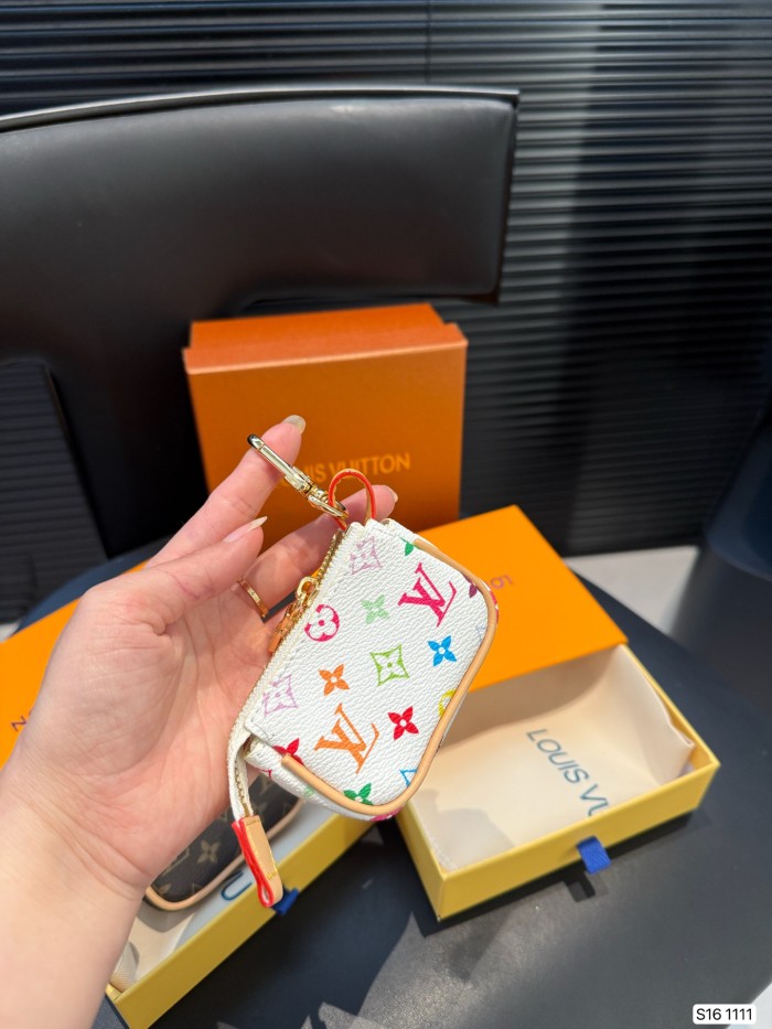 LV Keychains 017 DB541