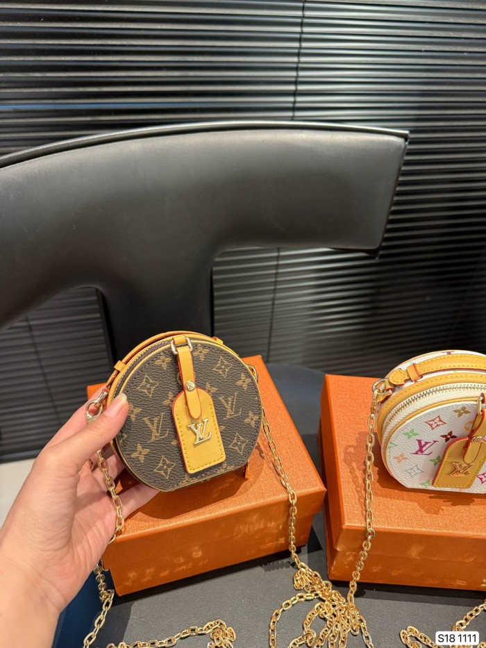 LV Keychains 016 DB551