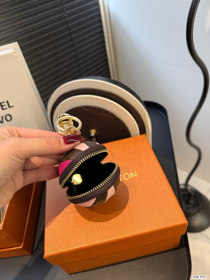 LV Keychains 004 DB541