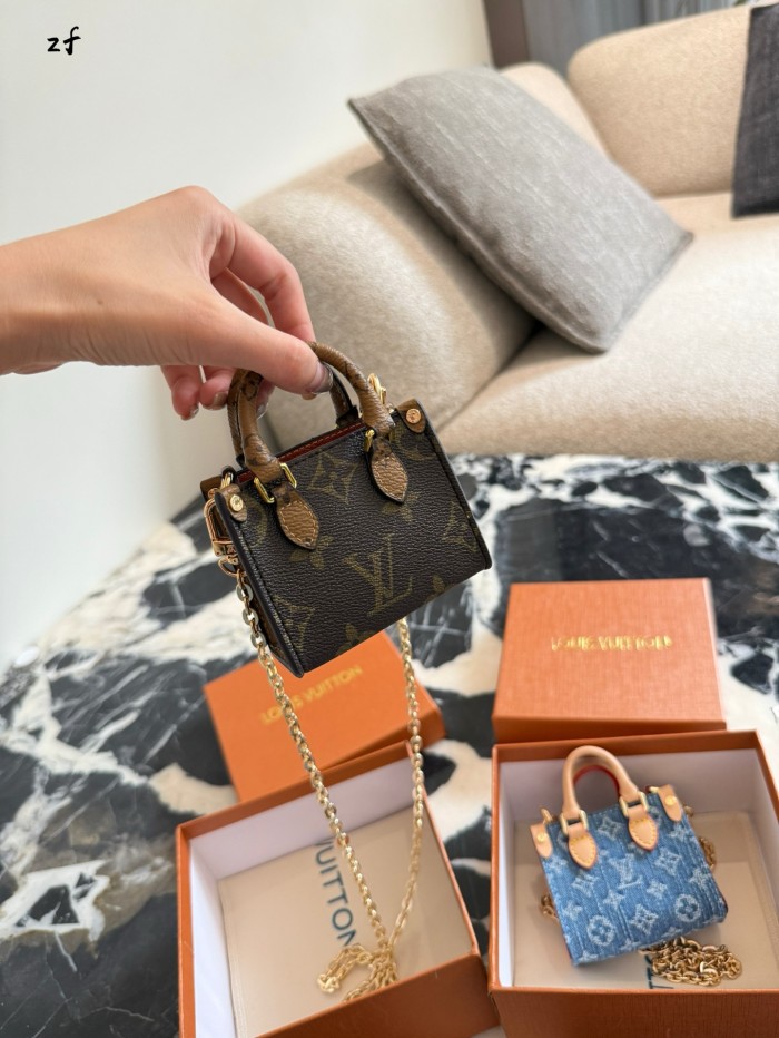 LV Keychains 018 DB051