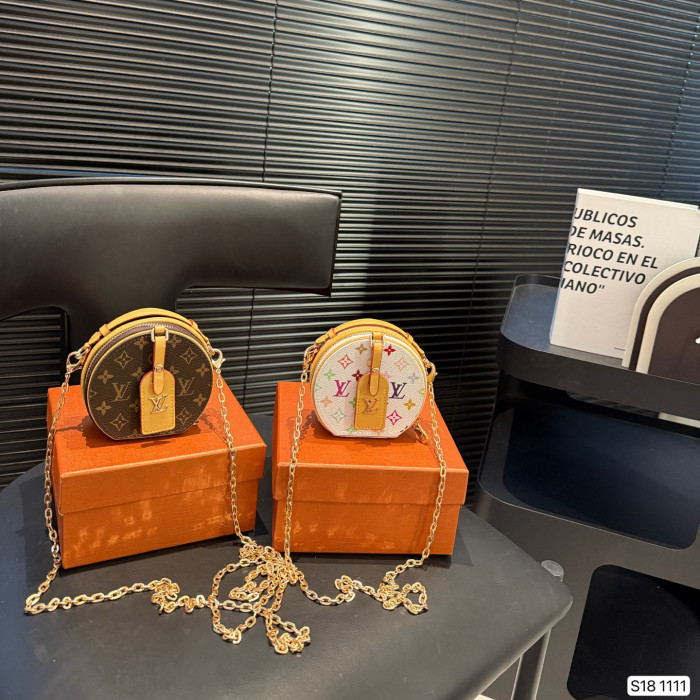 LV Keychains 016 DB551