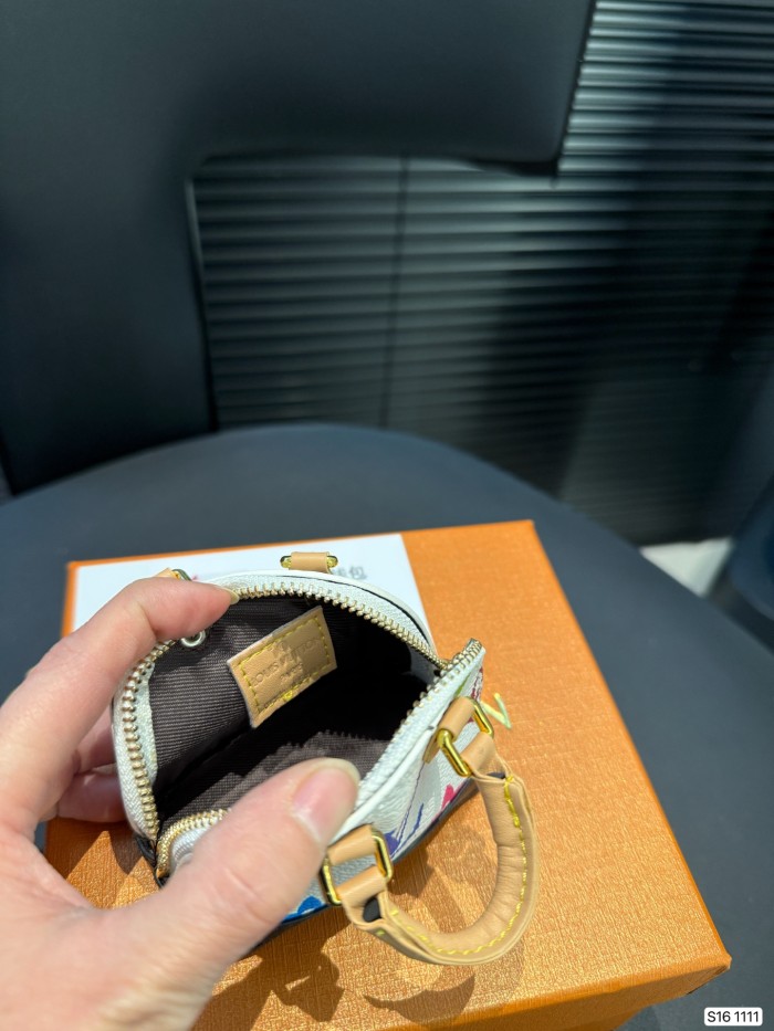 LV Keychains 001 DB541