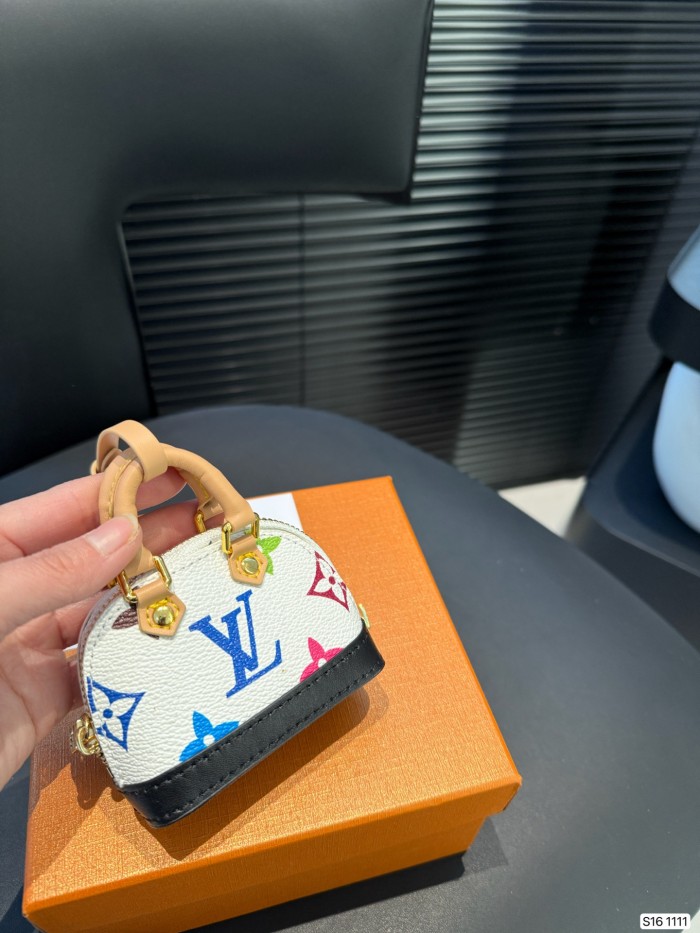 LV Keychains 001 DB541