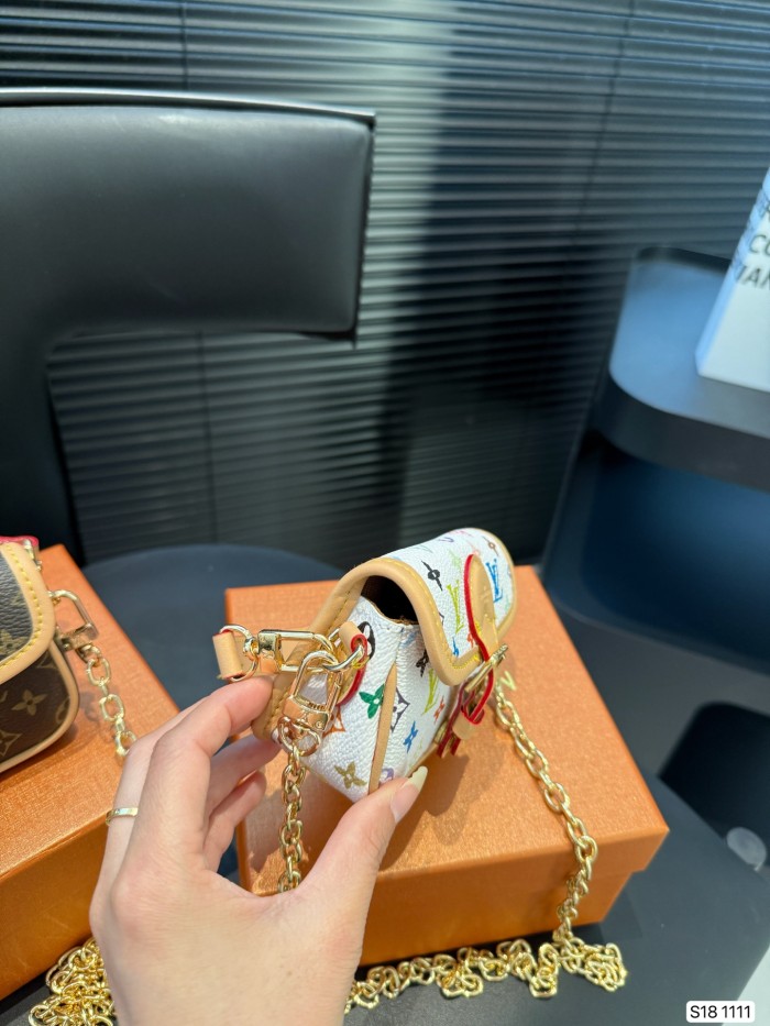 LV Keychains 015 DB551