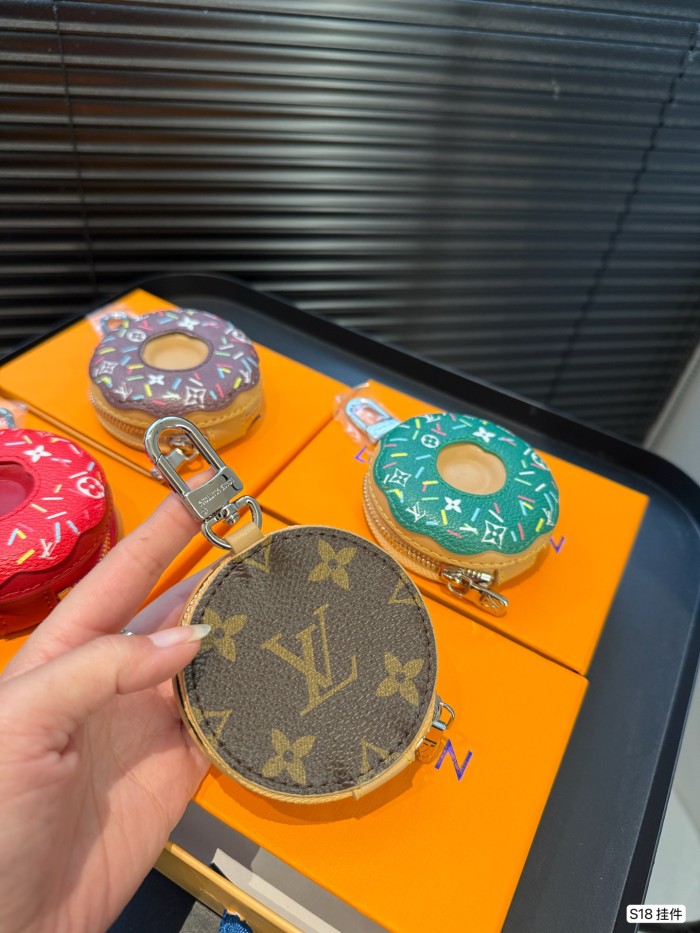 LV Keychains 010 DB551