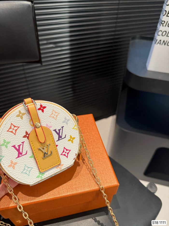 LV Keychains 016 DB551