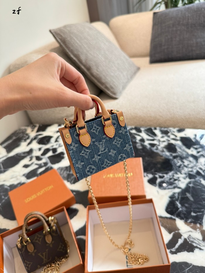 LV Keychains 018 DB051
