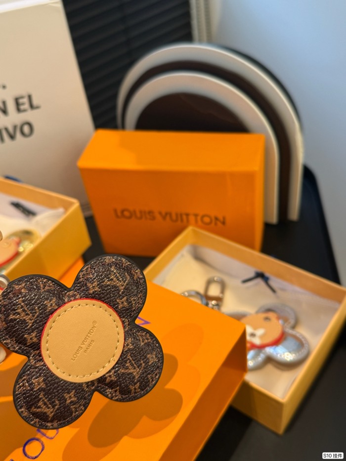 LV Keychains 003 DB511