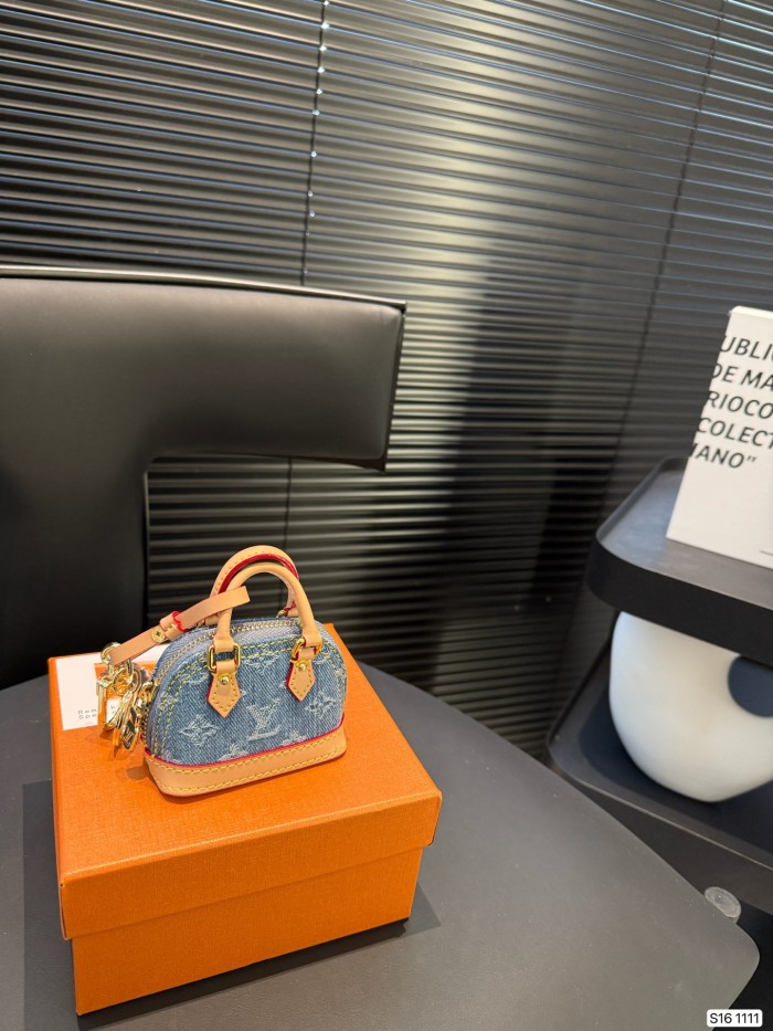 LV Keychains 001 DB541