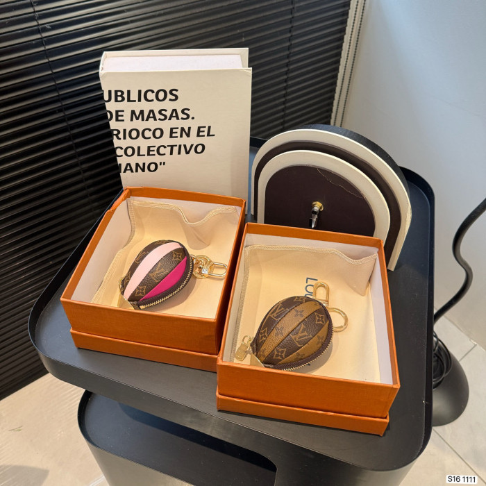 LV Keychains 004 DB541