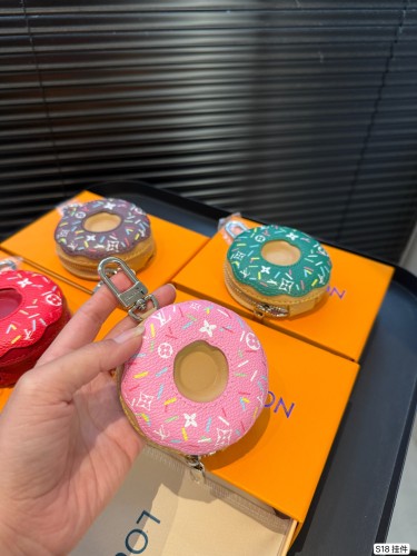 LV Keychains 010 DB551