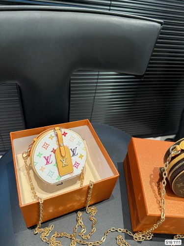 LV Keychains 016 DB551