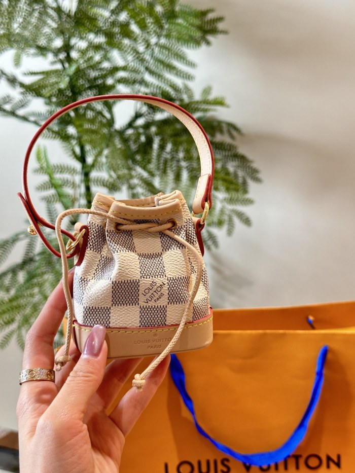 LV Keychains 021 DB041