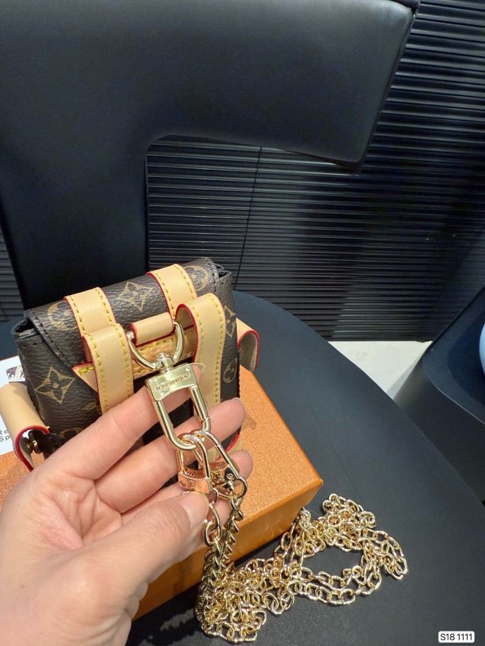 LV Keychains 014 DB551