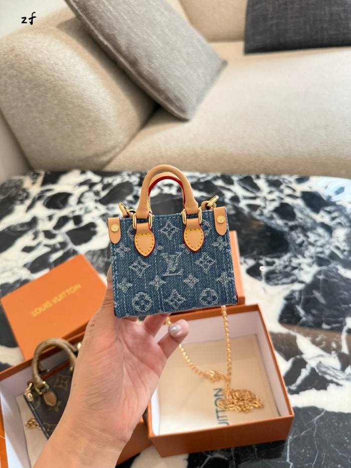 LV Keychains 018 DB051