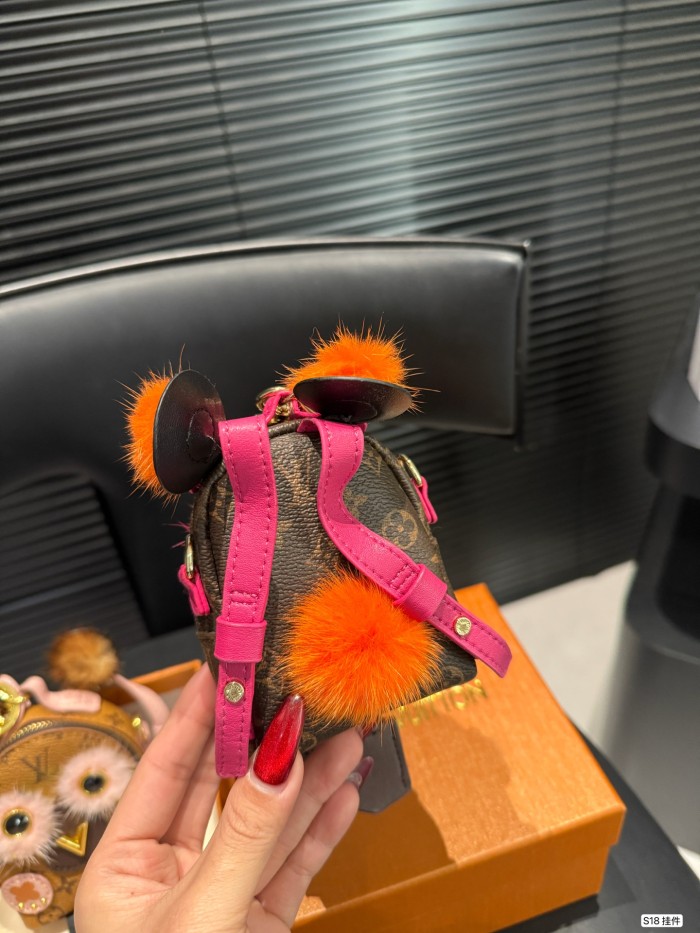 LV Keychains 007 DB551