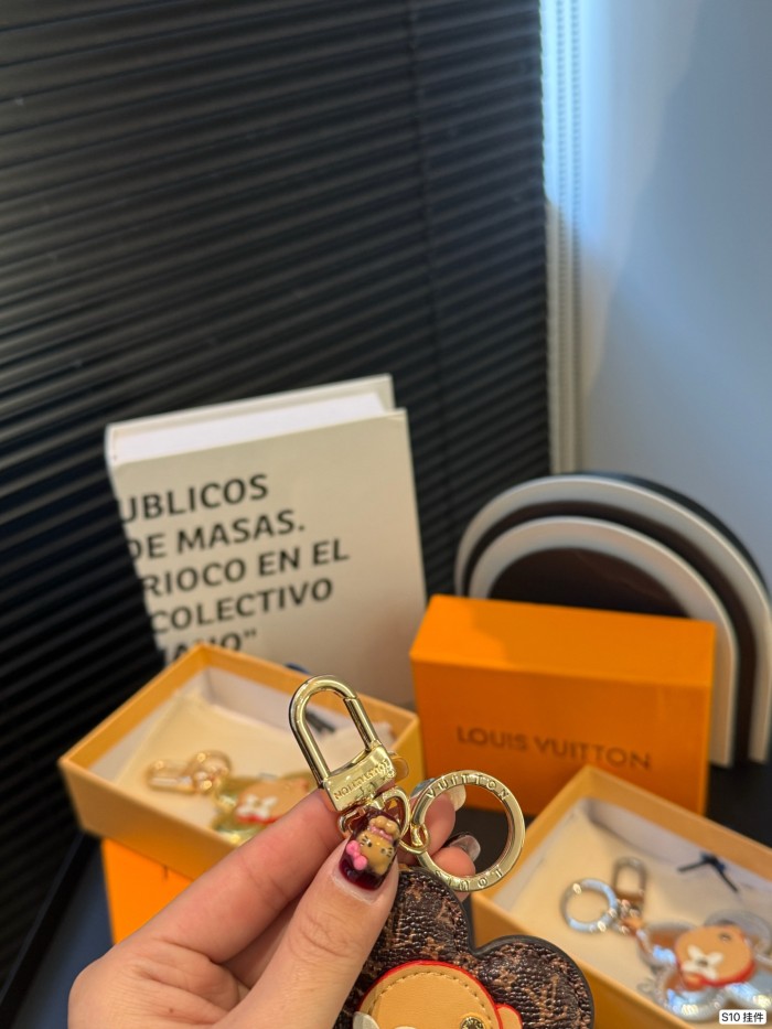 LV Keychains 003 DB511