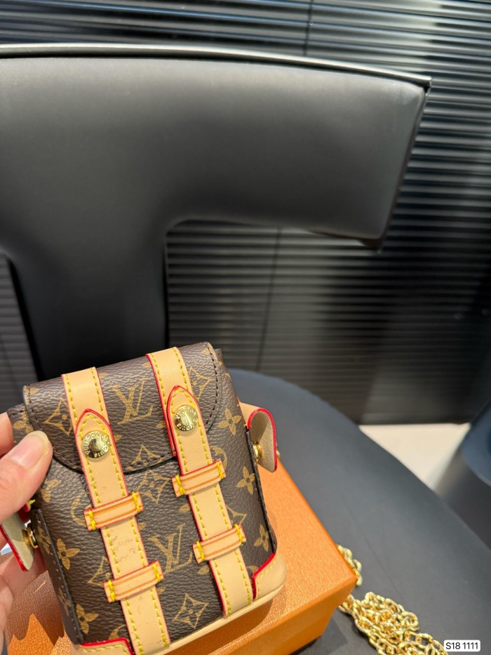 LV Keychains 014 DB551