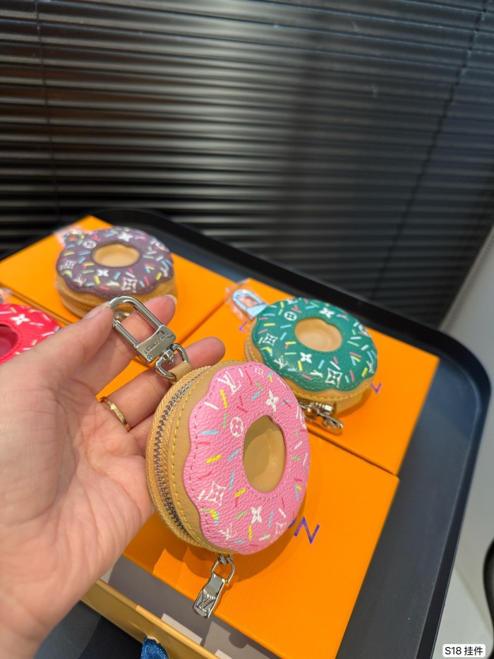 LV Keychains 010 DB551