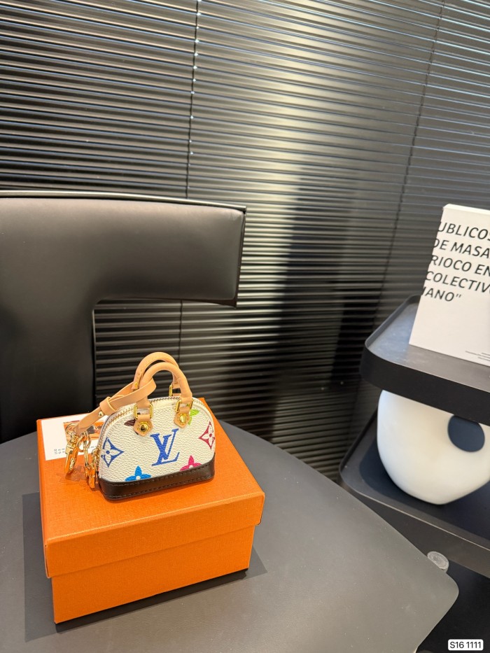 LV Keychains 001 DB541