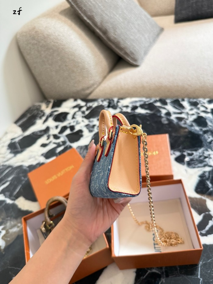 LV Keychains 018 DB051