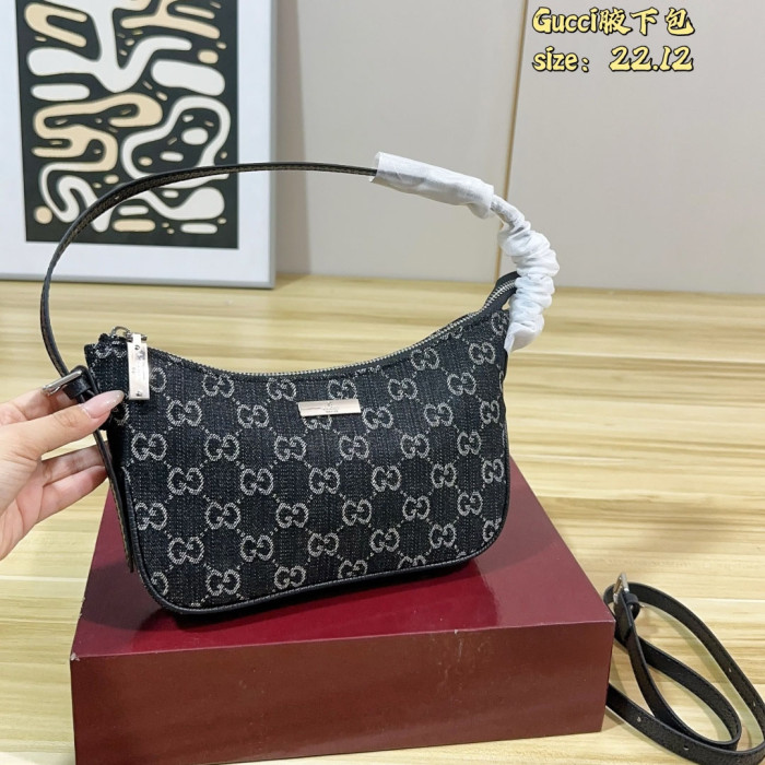 Gucci Shoulder Bag 041 DB511 22cm