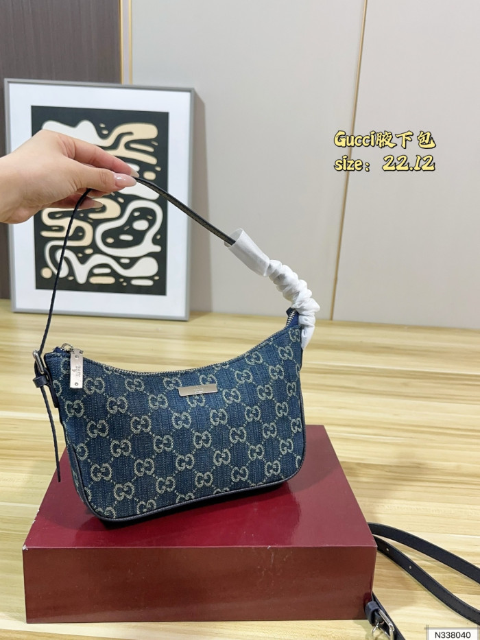 Gucci Shoulder Bag 041 DB511 22cm