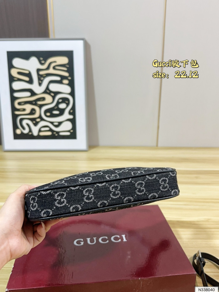 Gucci Shoulder Bag 041 DB511 22cm