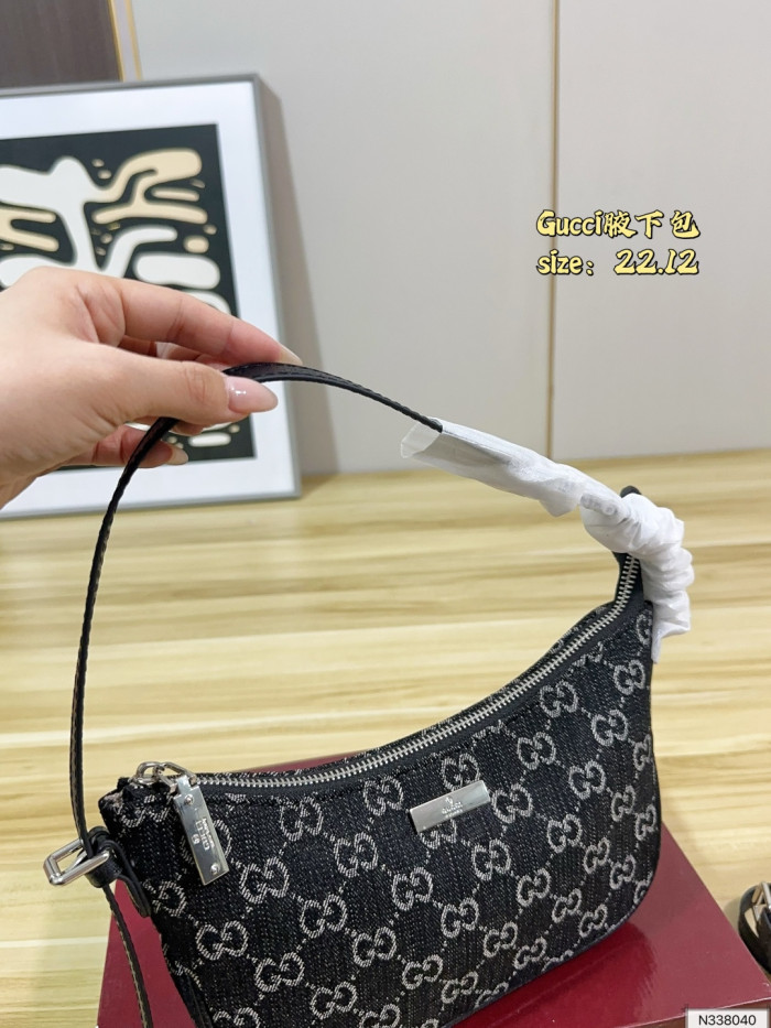 Gucci Shoulder Bag 041 DB511 22cm