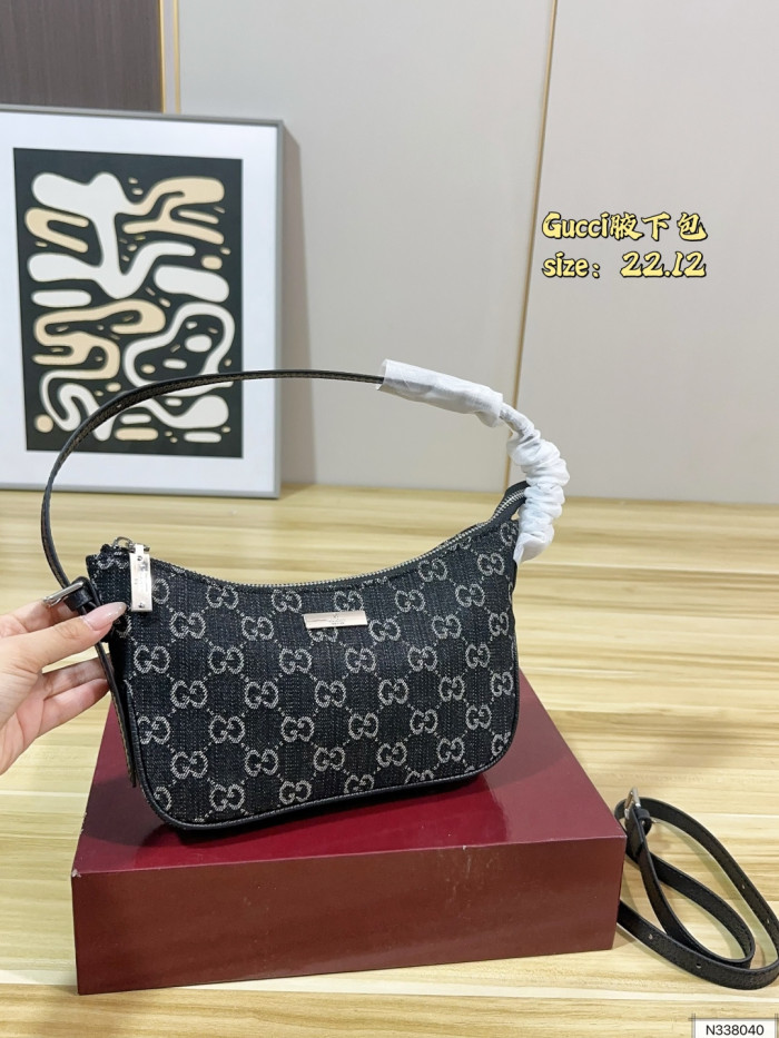 Gucci Shoulder Bag 041 DB511 22cm