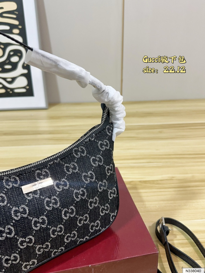 Gucci Shoulder Bag 041 DB511 22cm