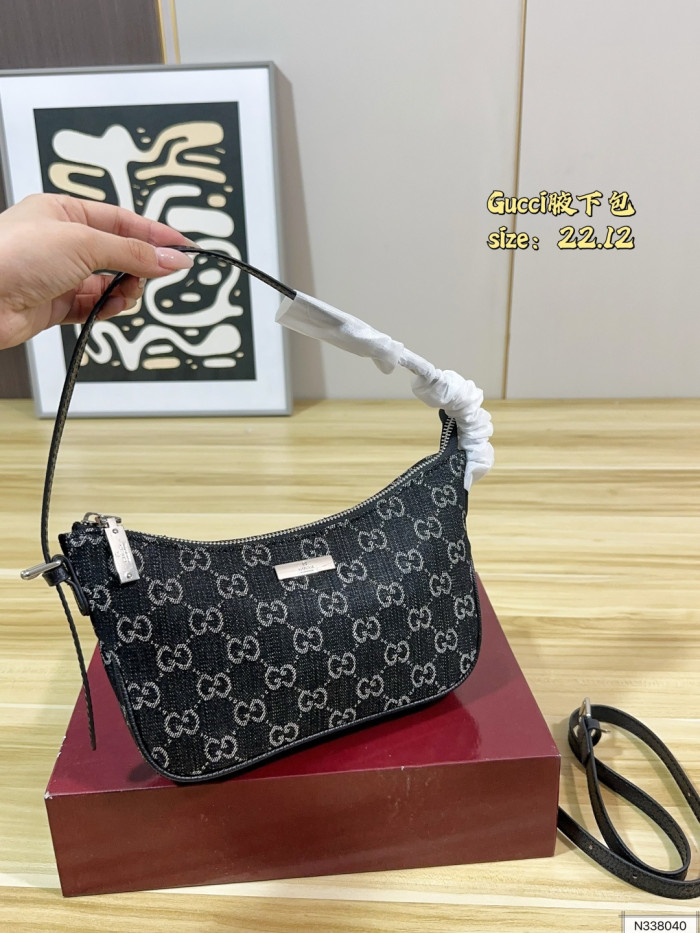 Gucci Shoulder Bag 041 DB511 22cm