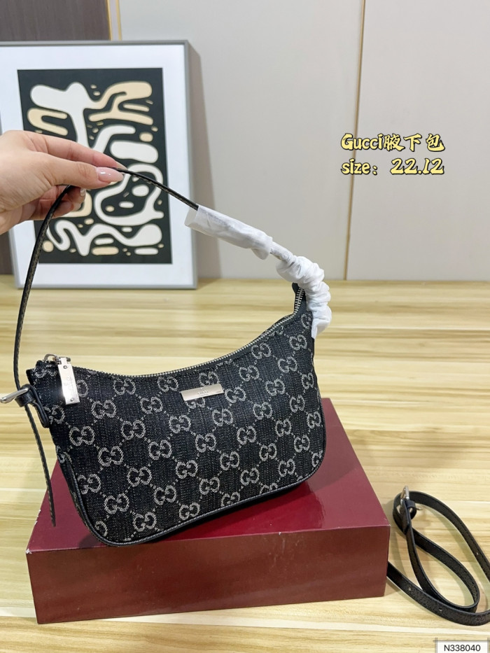 Gucci Shoulder Bag 041 DB511 22cm