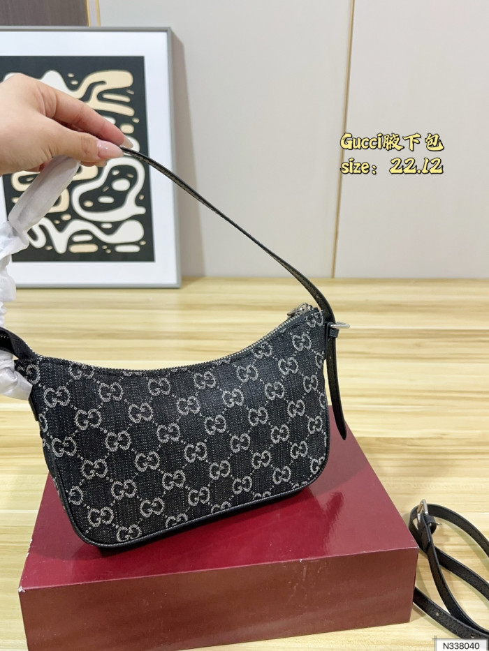 Gucci Shoulder Bag 041 DB511 22cm