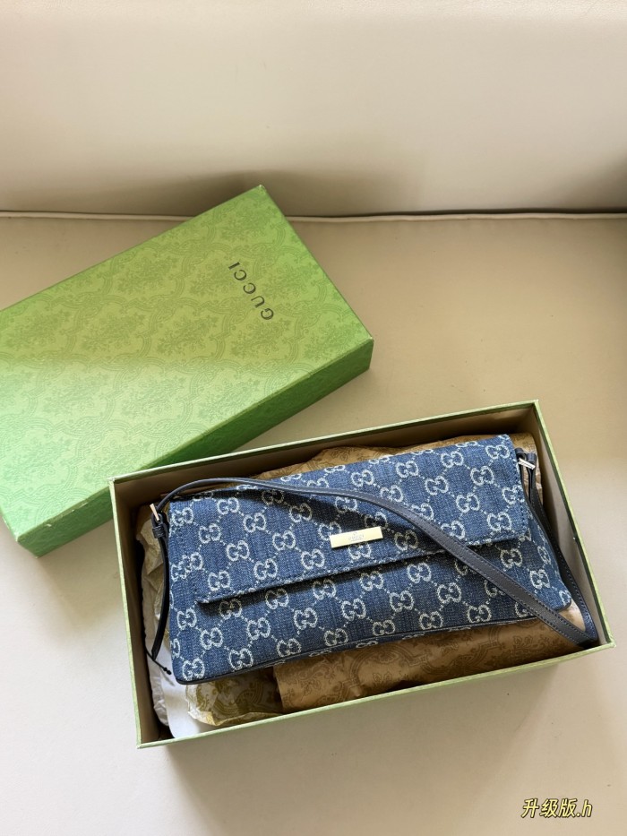 Gucci Shoulder Bag 042 DB561 30cm