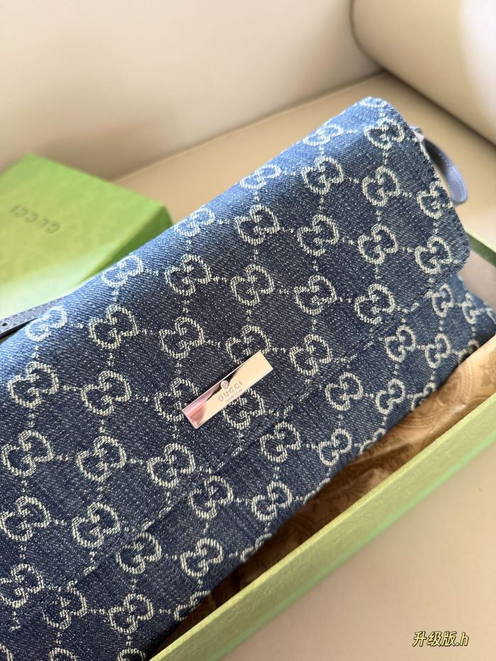 Gucci Shoulder Bag 042 DB561 30cm