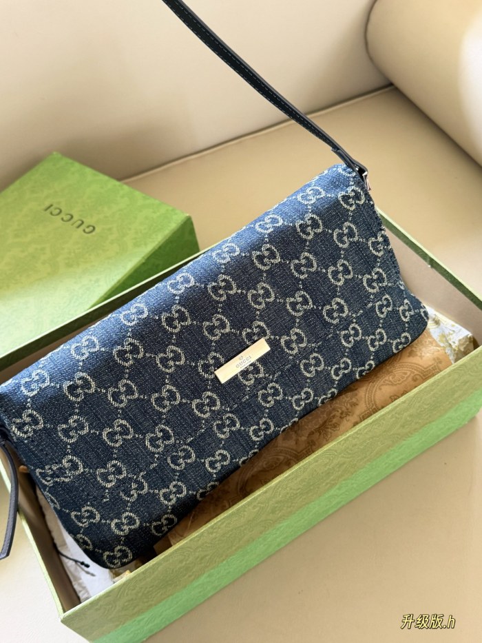 Gucci Shoulder Bag 042 DB561 30cm