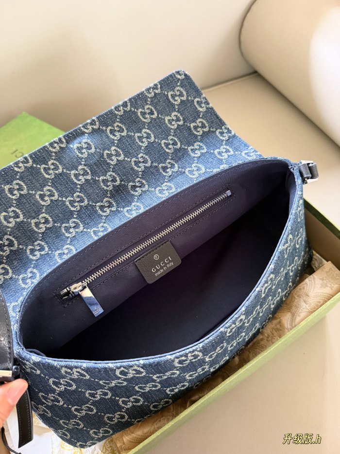 Gucci Shoulder Bag 042 DB561 30cm