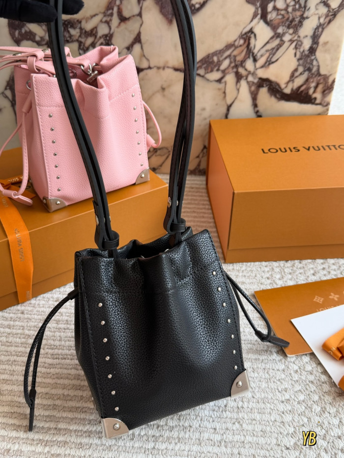 LV Bucket Bag 353 DB581 17cm