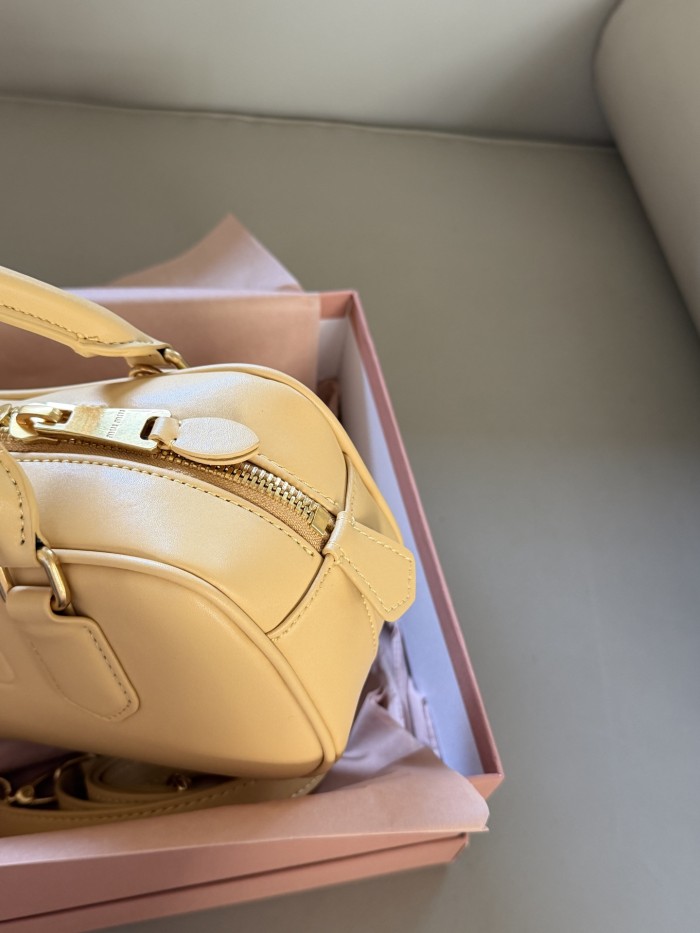 Miu Miu Handbag 032 DB502 23cm